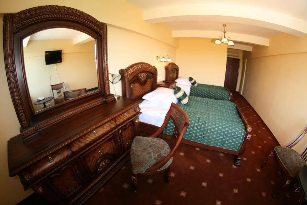 Daisy Superior Hotel Красков Екстериор снимка